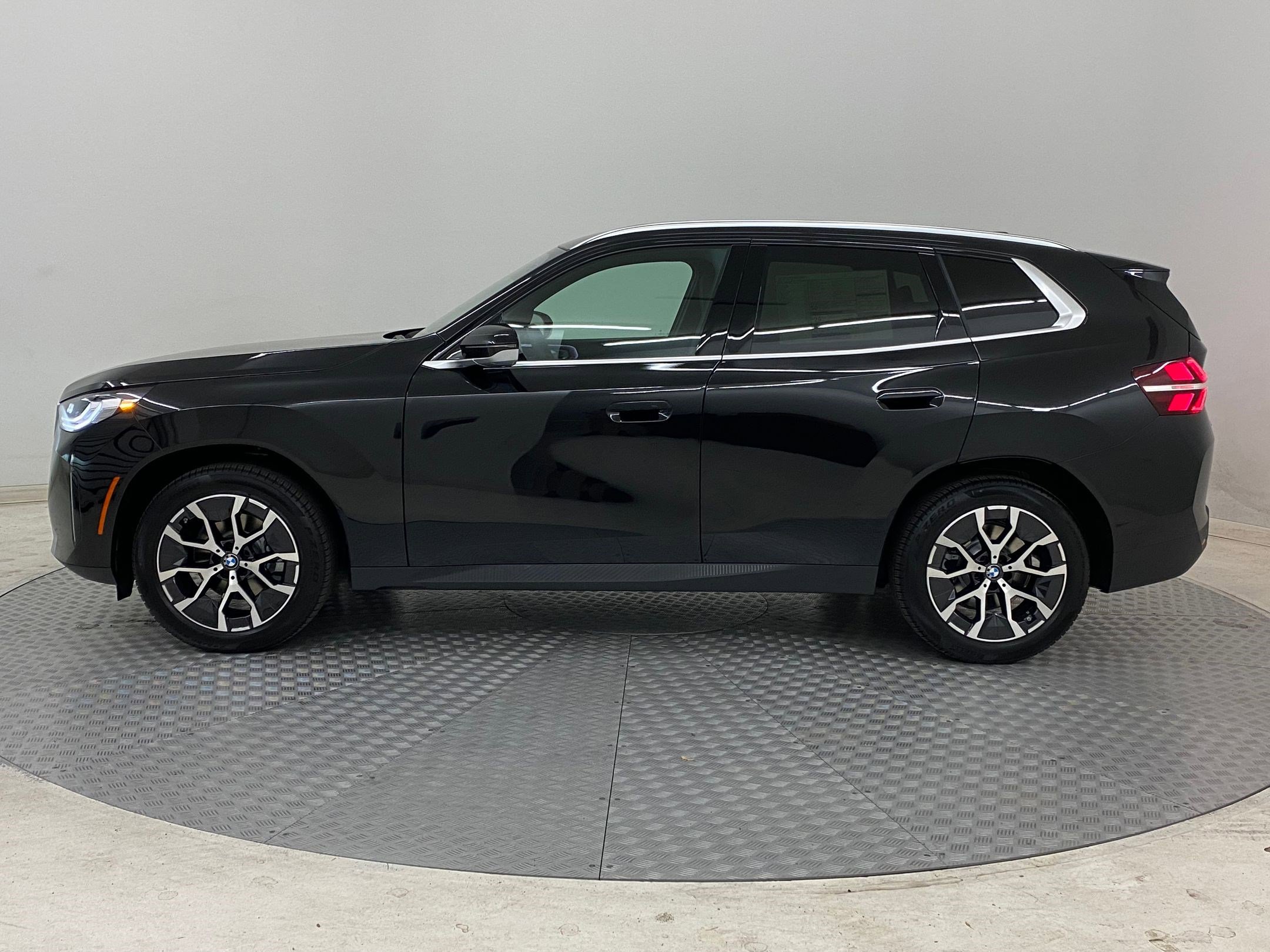 New 2026 BMW X3 xDrive30 w/ Convenience Package image 2