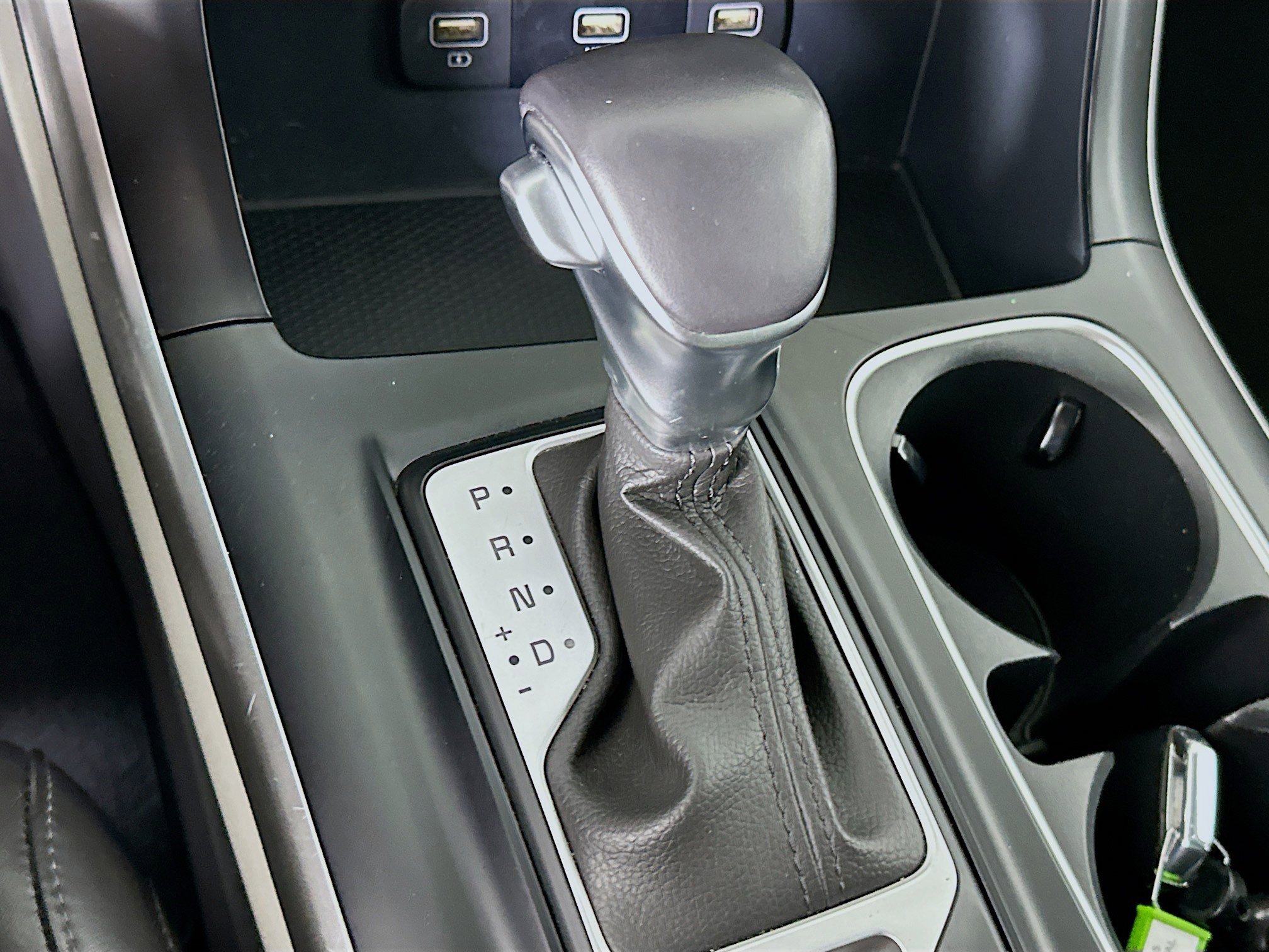 Used 2024 Kia Carnival LX image 24