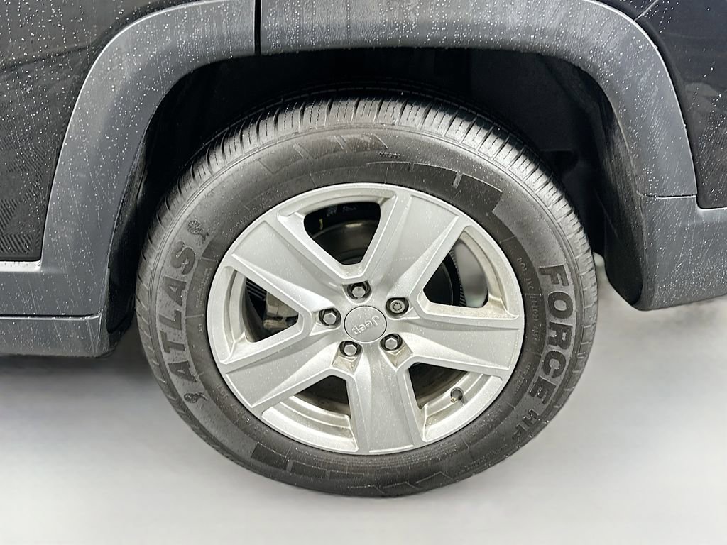 Used 2022 Jeep Compass Latitude image 28