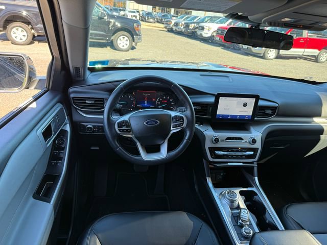 Used 2022 Ford Explorer XLT w/ Equipment Group 202A image 6