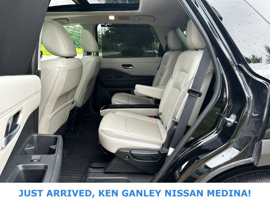 Certified 2023 Nissan Pathfinder SL w/ SL Premium Package AWD/4WD image 16