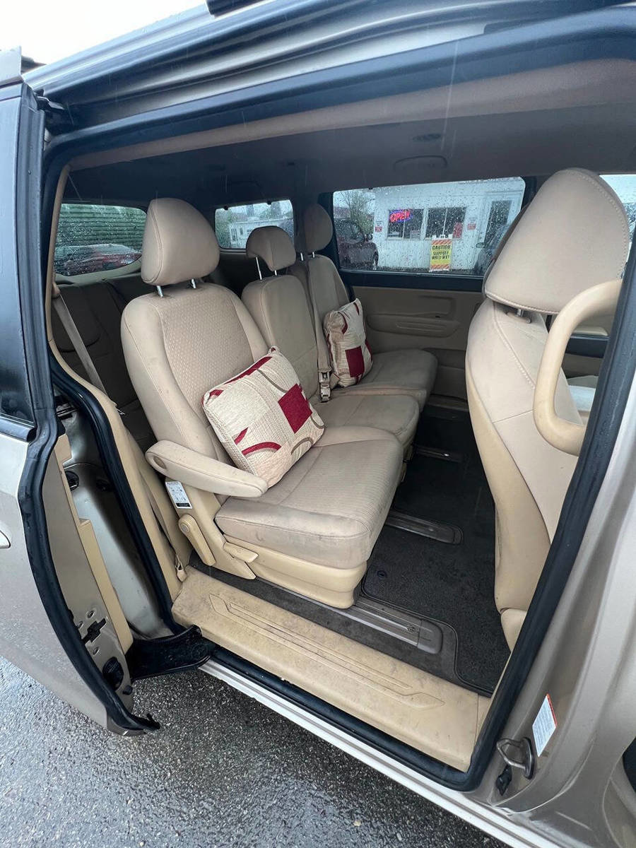 Used 2016 Kia Sedona LX w/ Option Group 020 FWD image 23