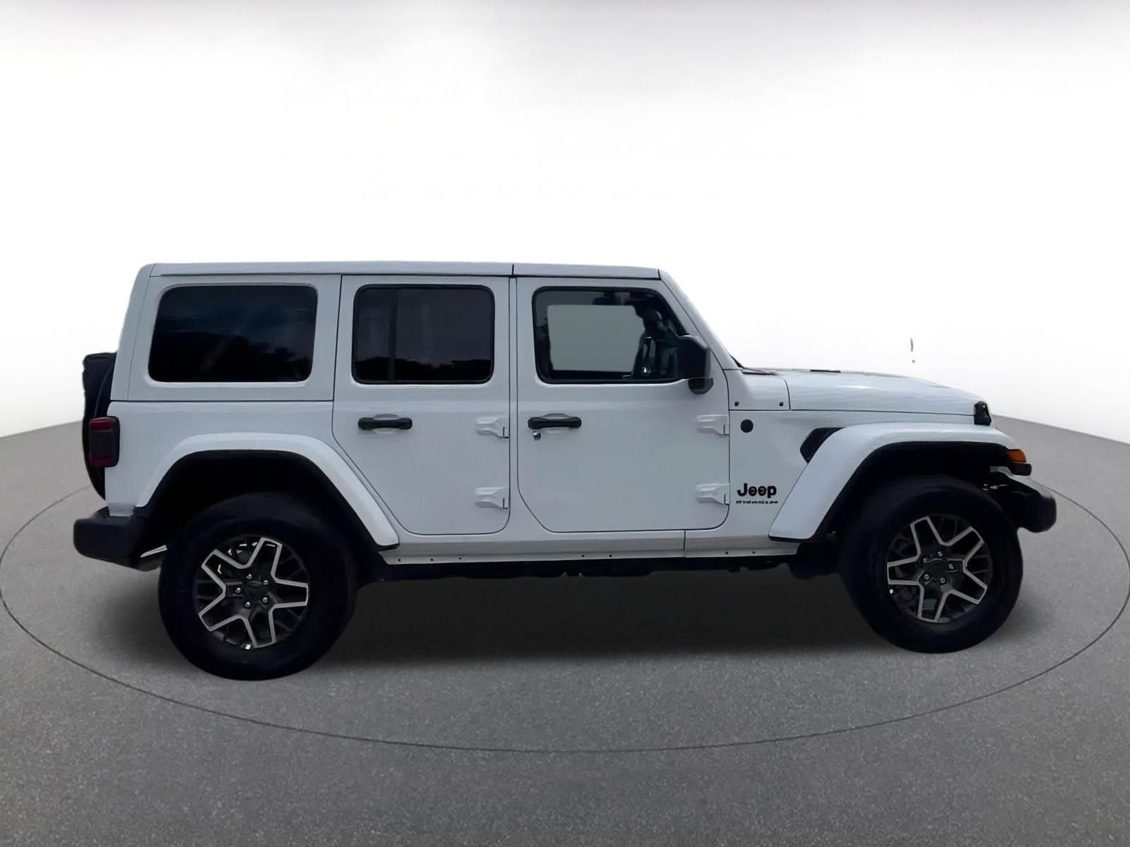 Used 2025 Jeep Wrangler Sahara image 16