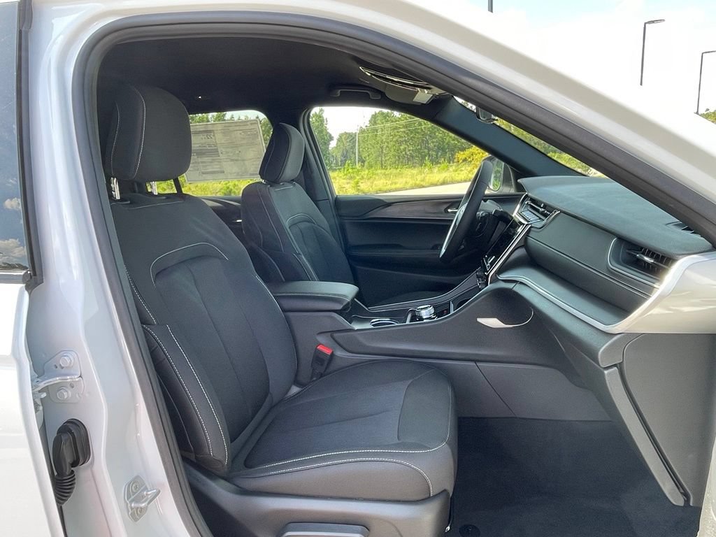 New 2026 Jeep Grand Cherokee Laredo RWD image 44