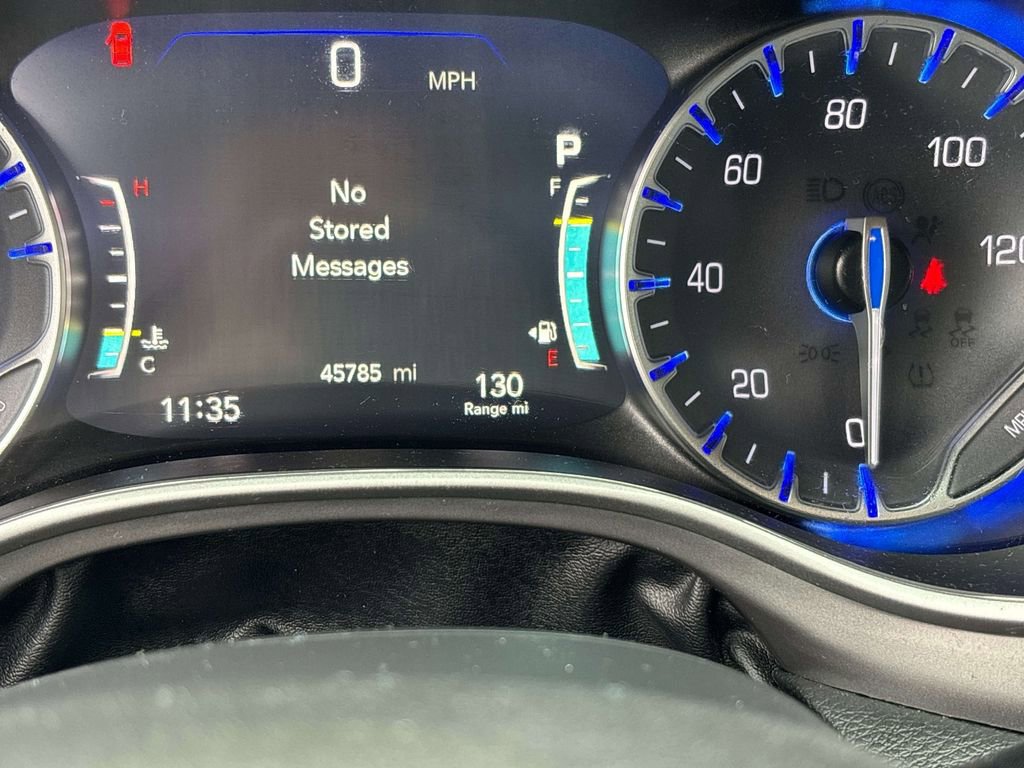 Used 2025 Chrysler Pacifica Select image 24