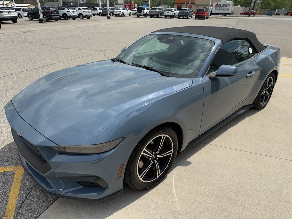 Used 2025 Ford Mustang Premium RWD image 9