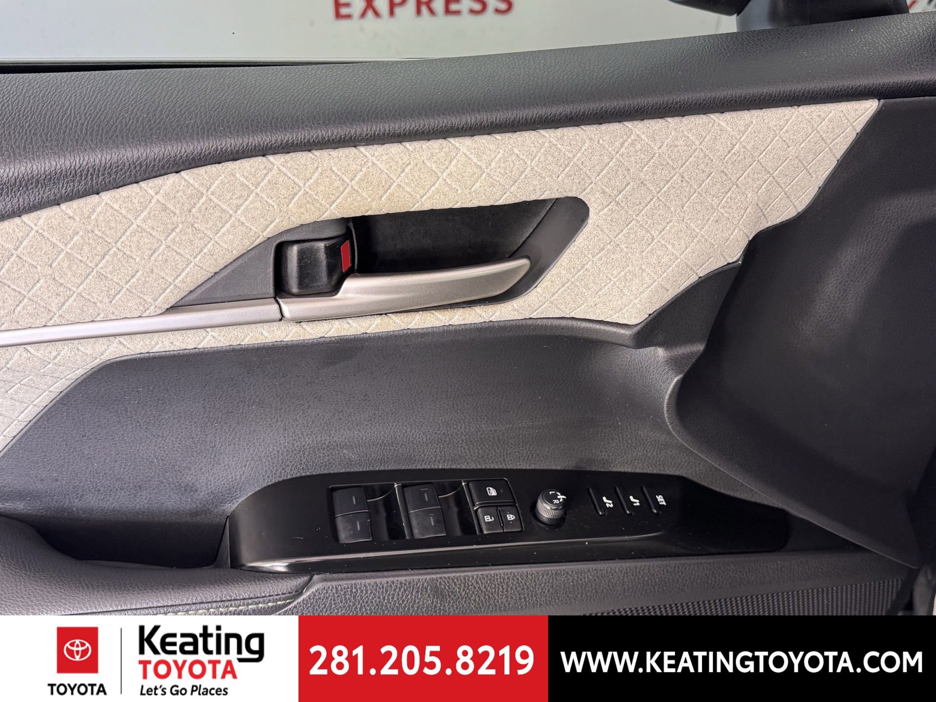 Used 2025 Toyota Camry XLE image 12