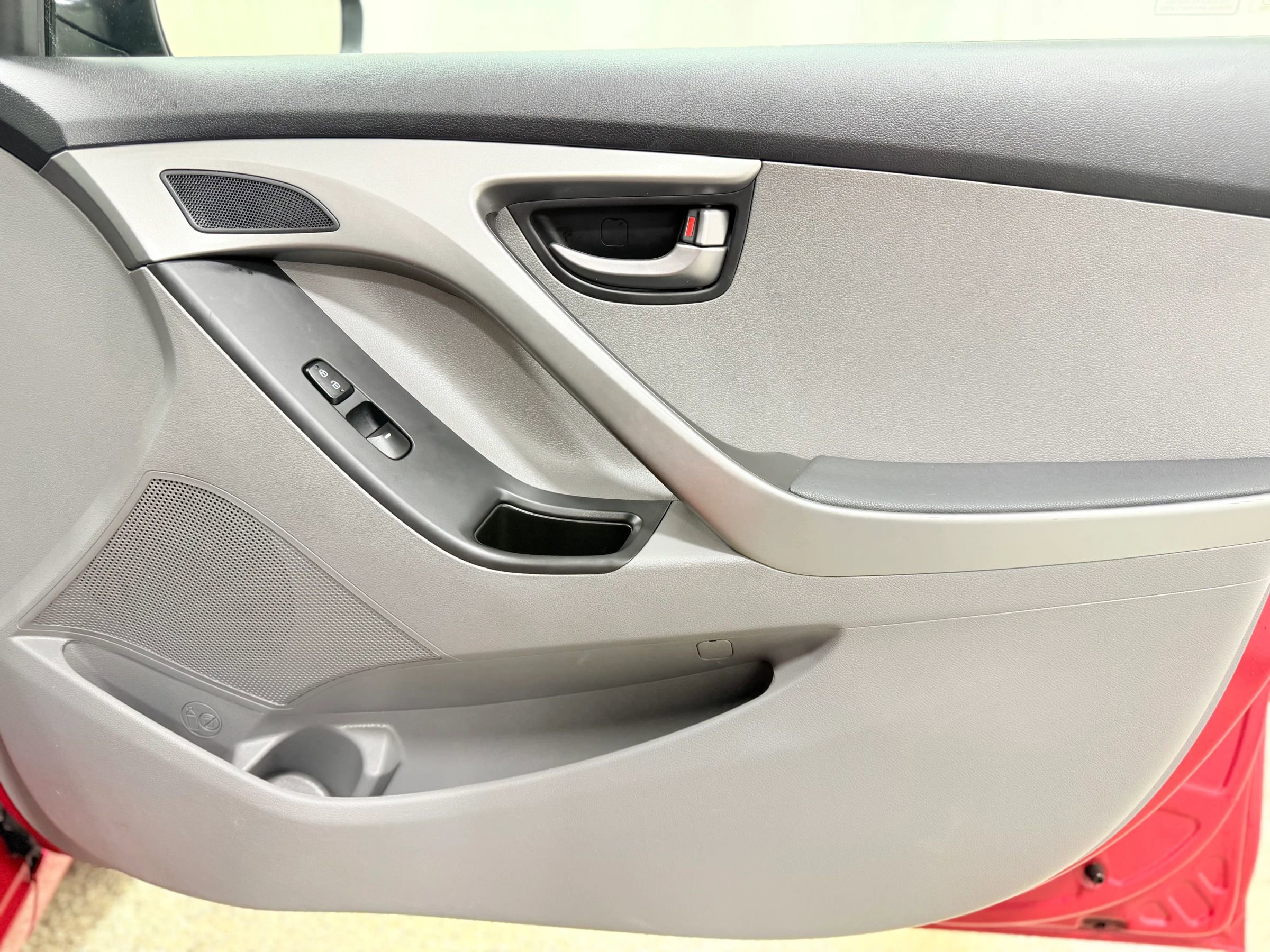 Used 2014 Hyundai Elantra SE image 24