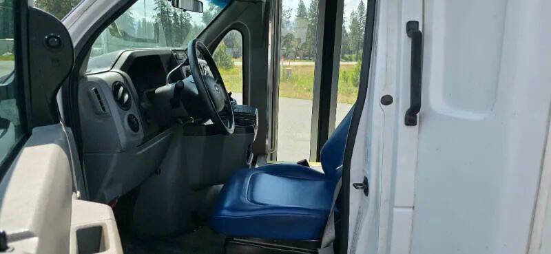 Used 2011 Ford E-450 and Econoline 450 Super Duty w/ Shuttle Bus Prep Pkg image 11