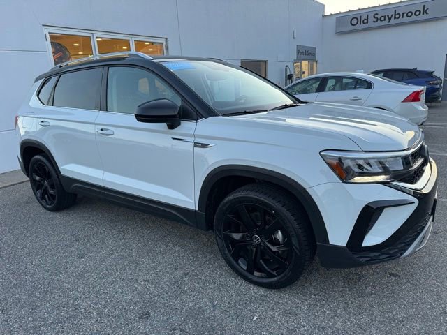 Certified 2024 Volkswagen Taos SE w/ Panoramic Sunroof Package image 3