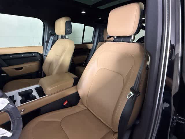 Used 2025 Land Rover Defender 110 X-Dynamic SE AWD/4WD image 6