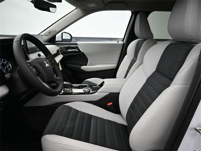 New 2025 Mitsubishi Outlander SE image 7