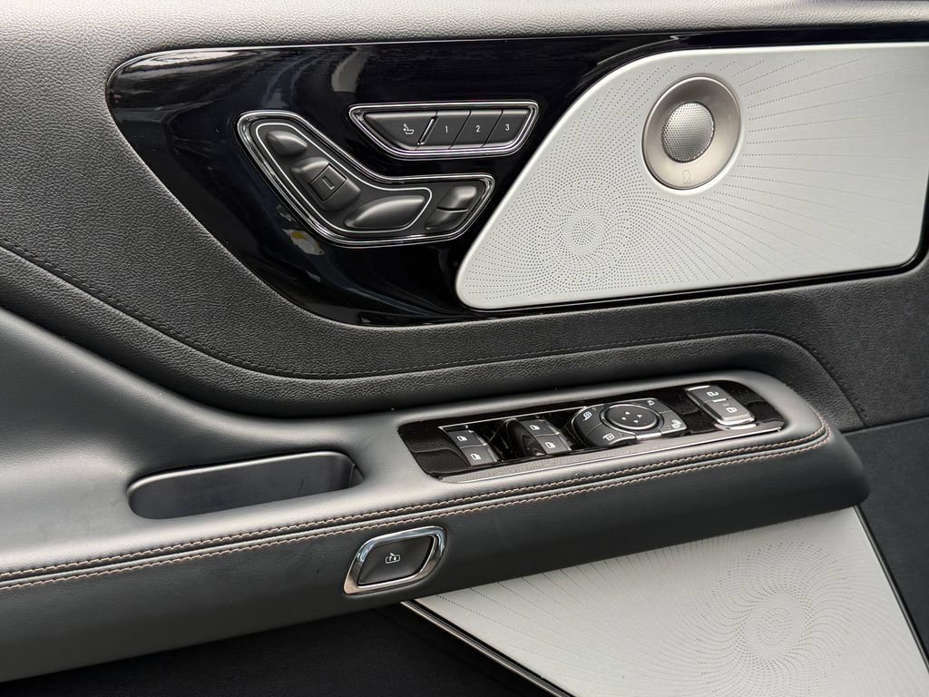 New 2026 Lincoln Aviator Reserve w/ Luxury Package AWD/4WD image 23