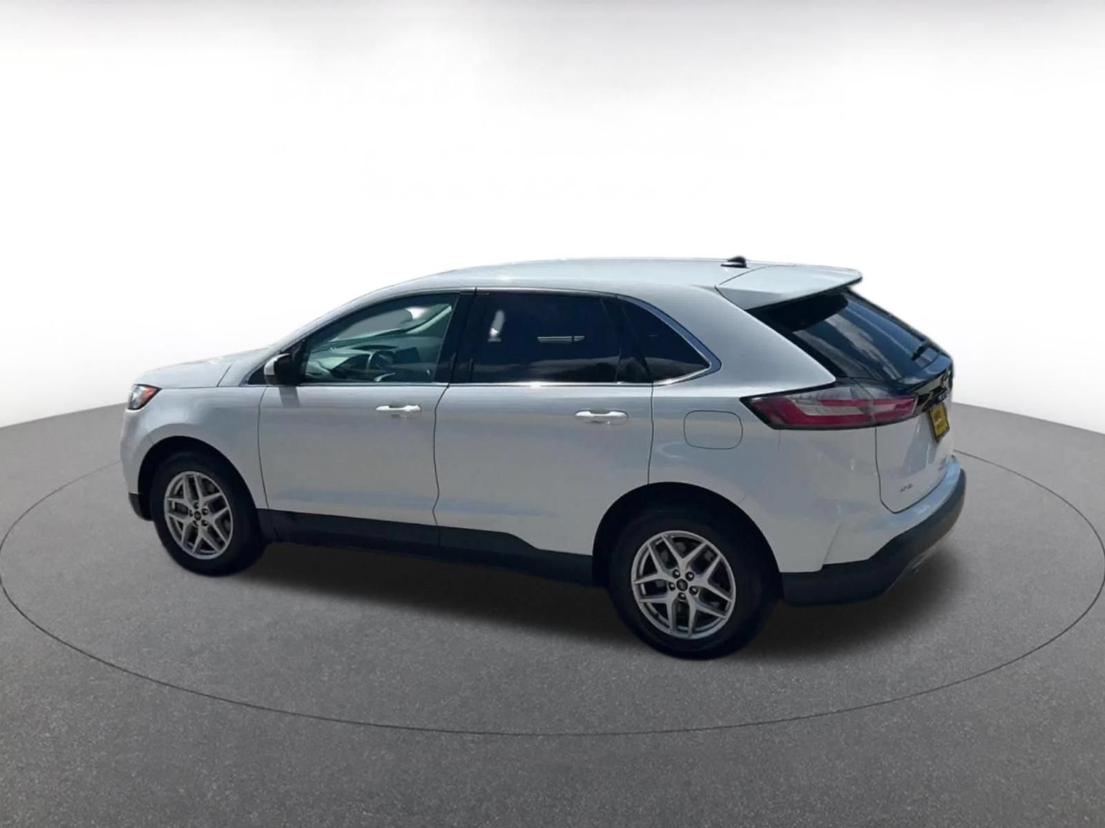 Used 2024 Ford Edge SEL AWD/4WD image 8