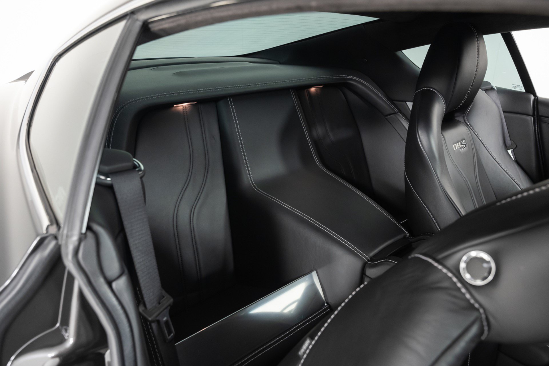 Used 2011 Aston Martin DBS Coupe RWD image 29