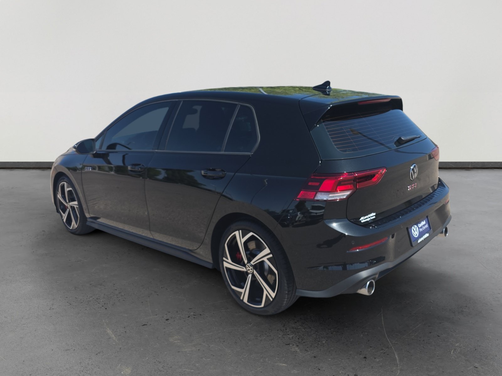 Certified 2025 Volkswagen Golf S FWD image 3
