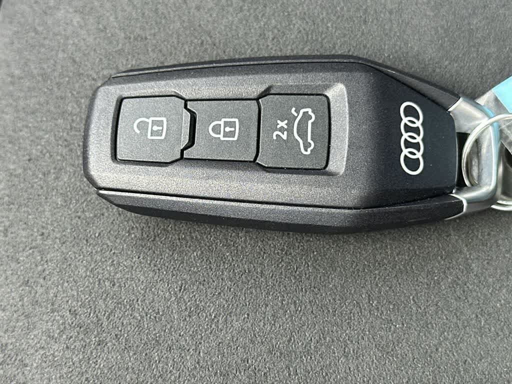 Used 2025 Audi SQ6 e-tron Prestige AWD/4WD image 28
