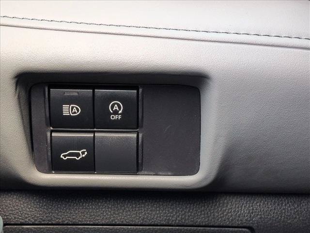 Used 2023 Toyota Highlander LE FWD image 18