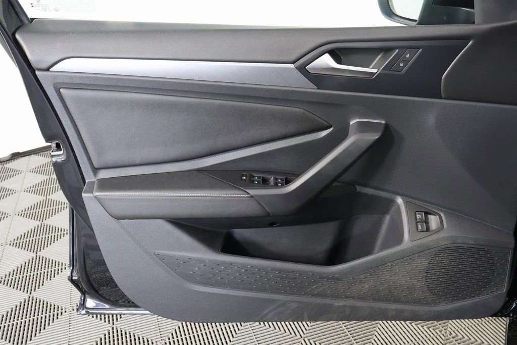 Used 2024 Volkswagen Jetta SE FWD image 10