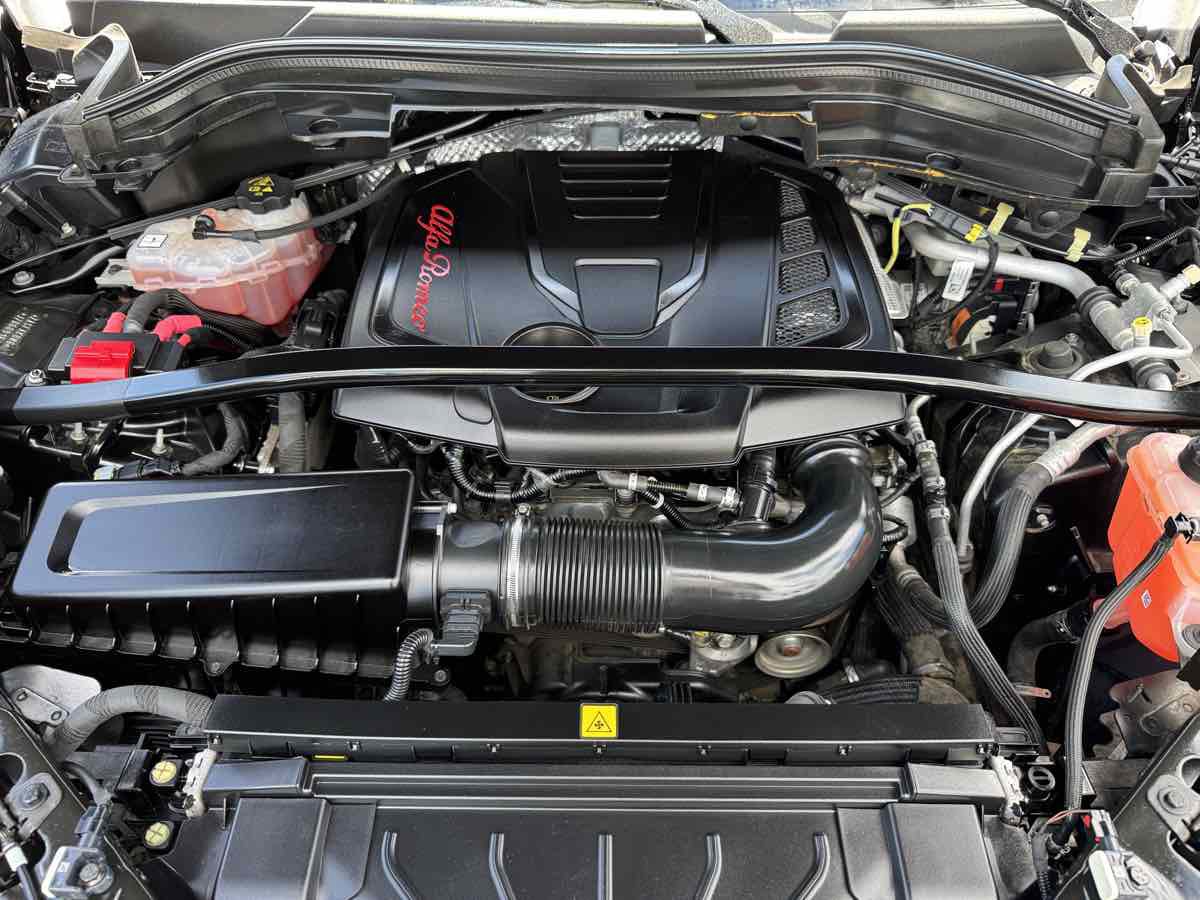 Used 2018 Alfa Romeo Stelvio Ti image 9