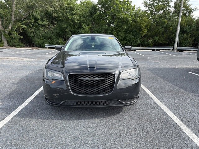 Used 2022 Chrysler 300 Touring w/ Sport Appearance Package image 8
