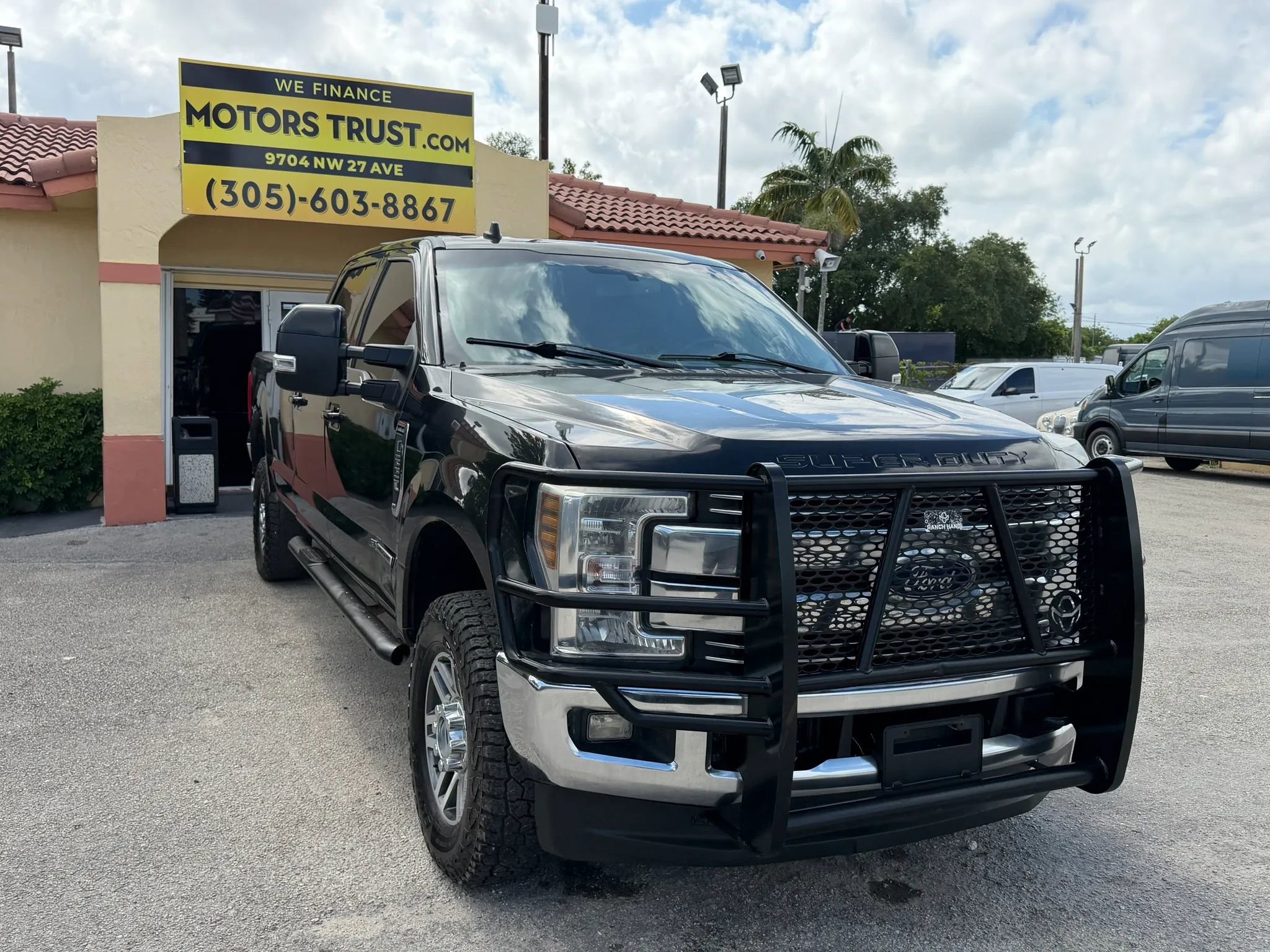 Used 2019 Ford F250 Lariat w/ Camper Package AWD/4WD image 8
