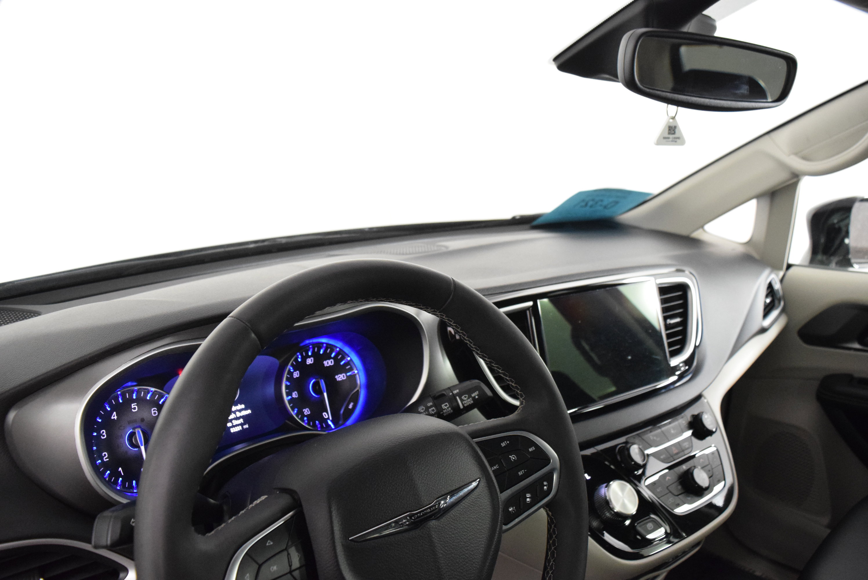 Used 2024 Chrysler Pacifica Touring-L image 10