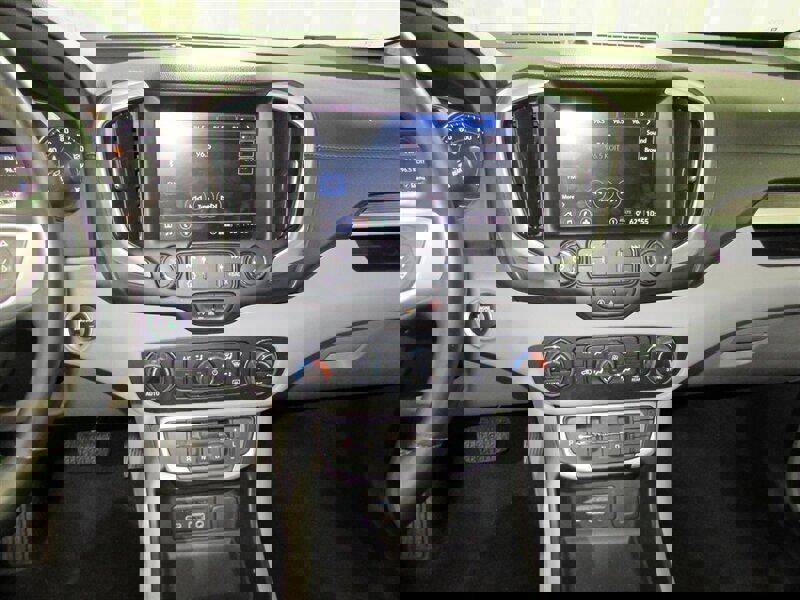 Used 2023 GMC Terrain SLT image 30