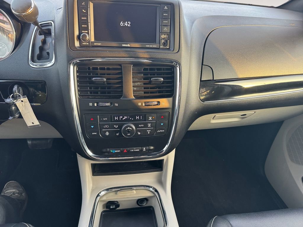 Used 2019 Dodge Grand Caravan SXT w/ Driver Convenience Group FWD image 10