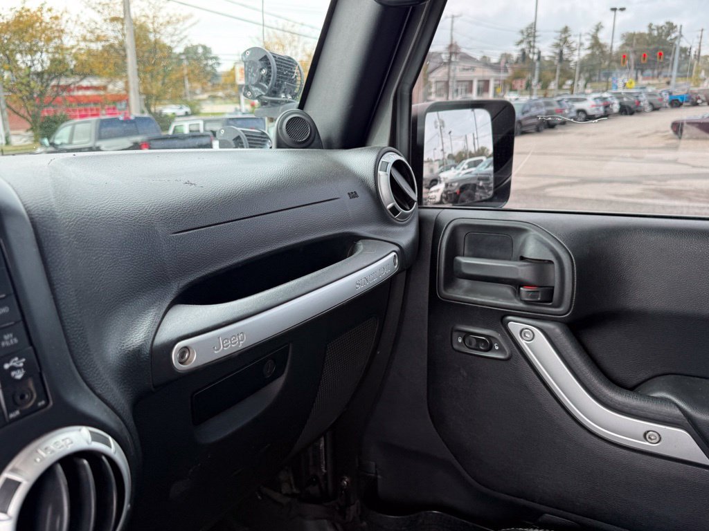 Used 2014 Jeep Wrangler Unlimited Sahara w/ Connectivity Group AWD/4WD image 20