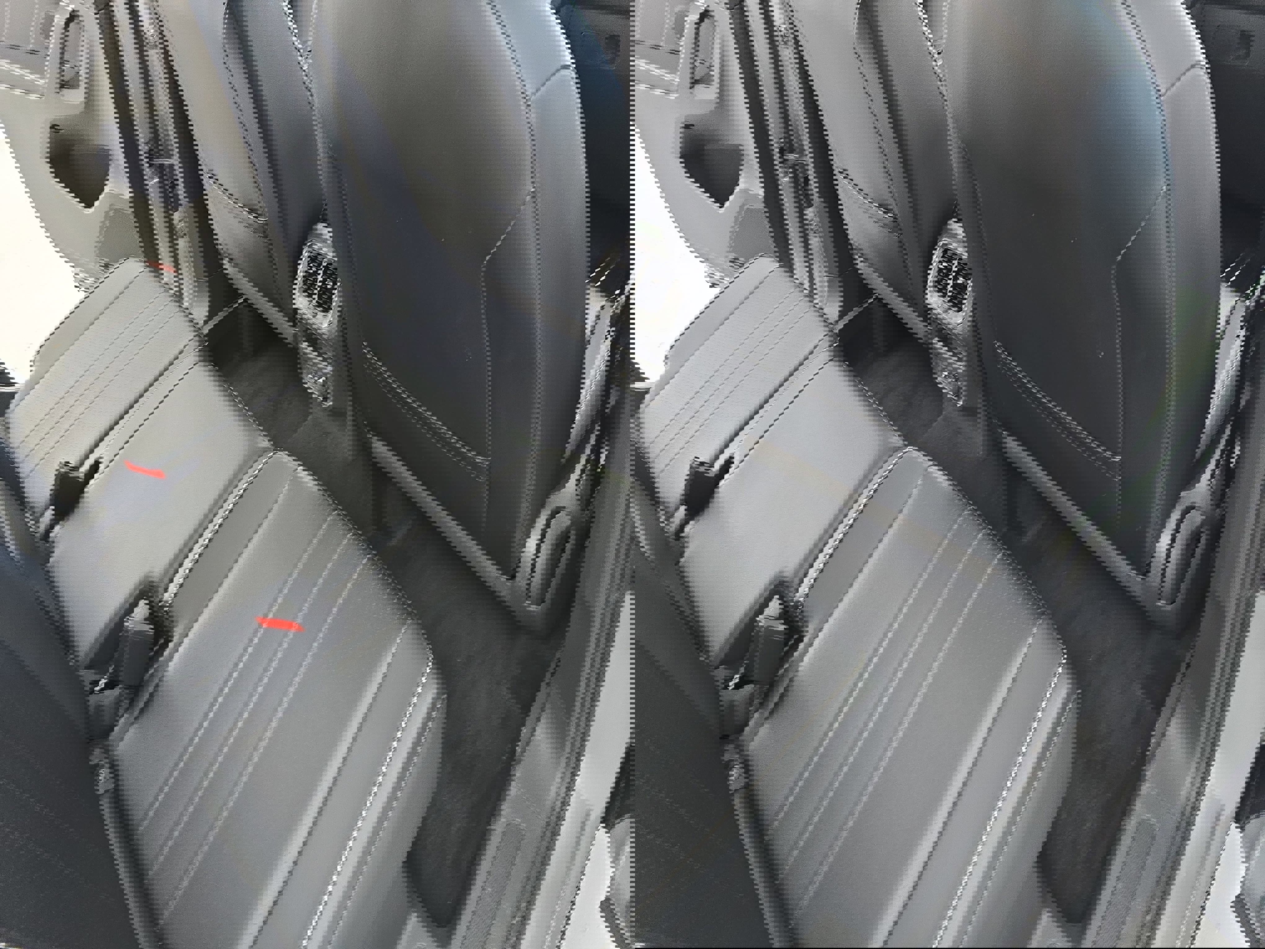 Used 2022 Volkswagen Tiguan SE R-Line image 11