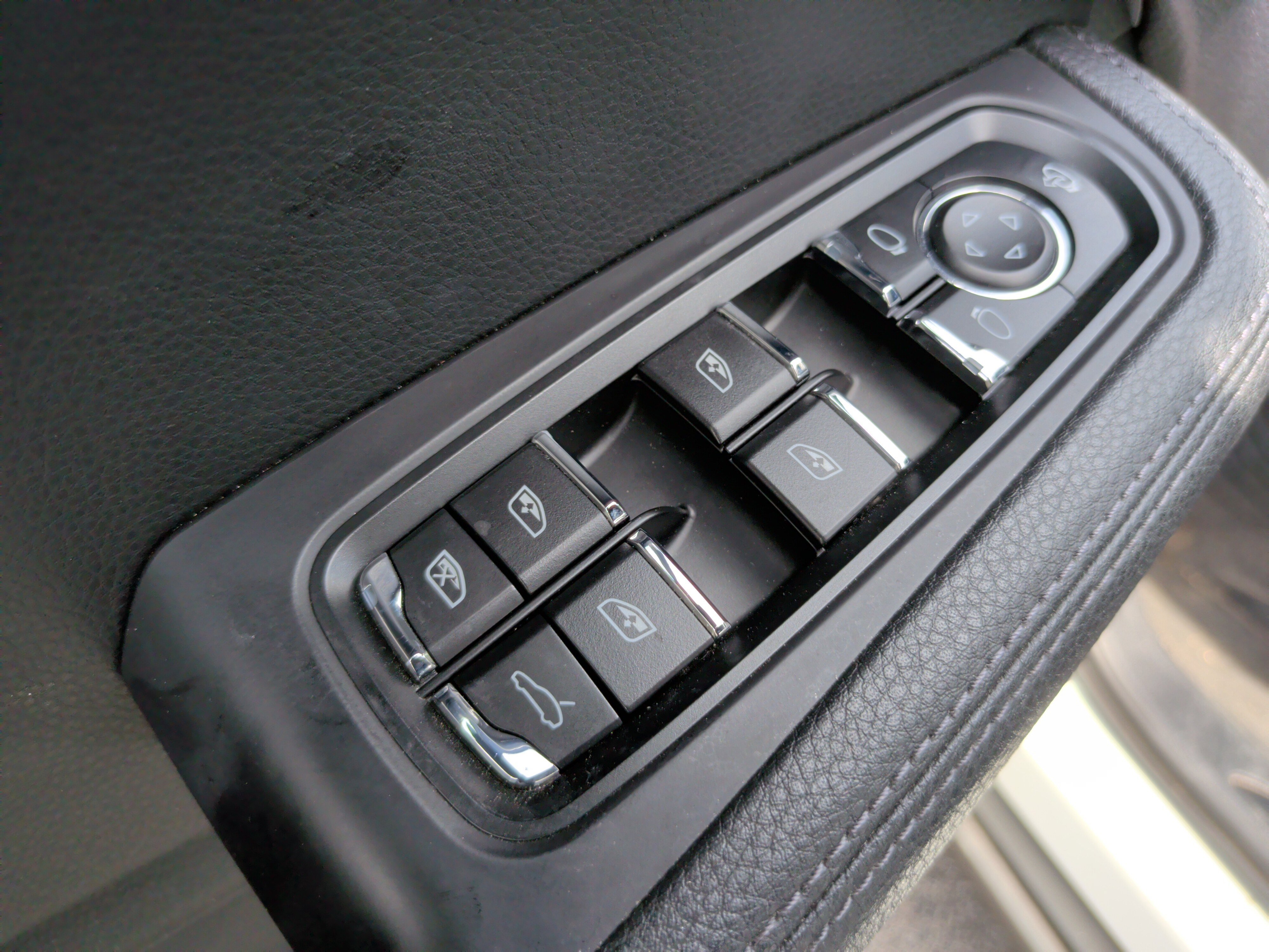 Used 2023 Porsche Macan image 29