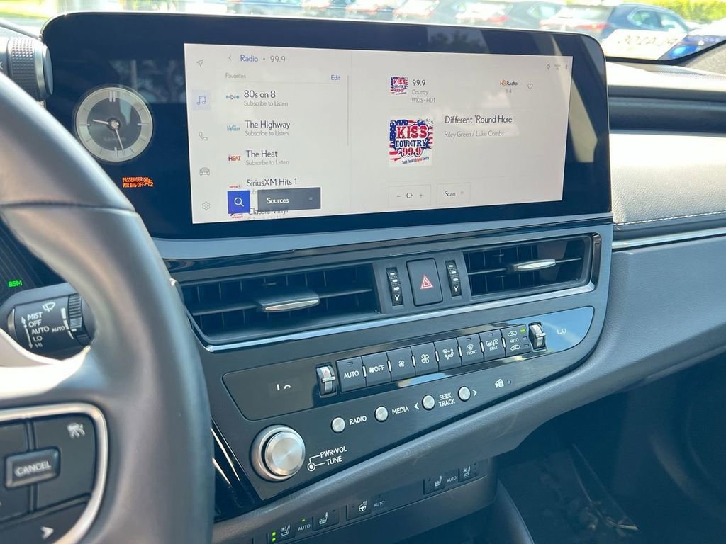 Certified 2025 Lexus ES 300h w/ Premium Package image 15