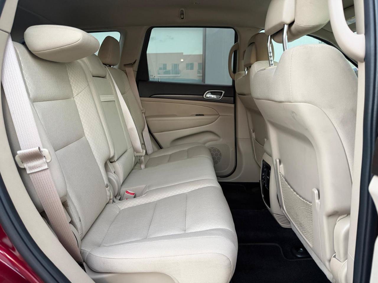 Used 2018 Jeep Grand Cherokee Laredo RWD image 23