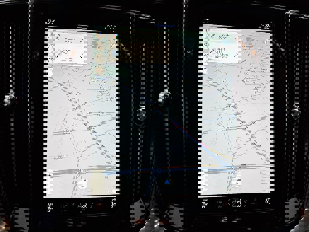 Certified 2025 Volvo S60 T8 Ultra w/ Climate Package image 21