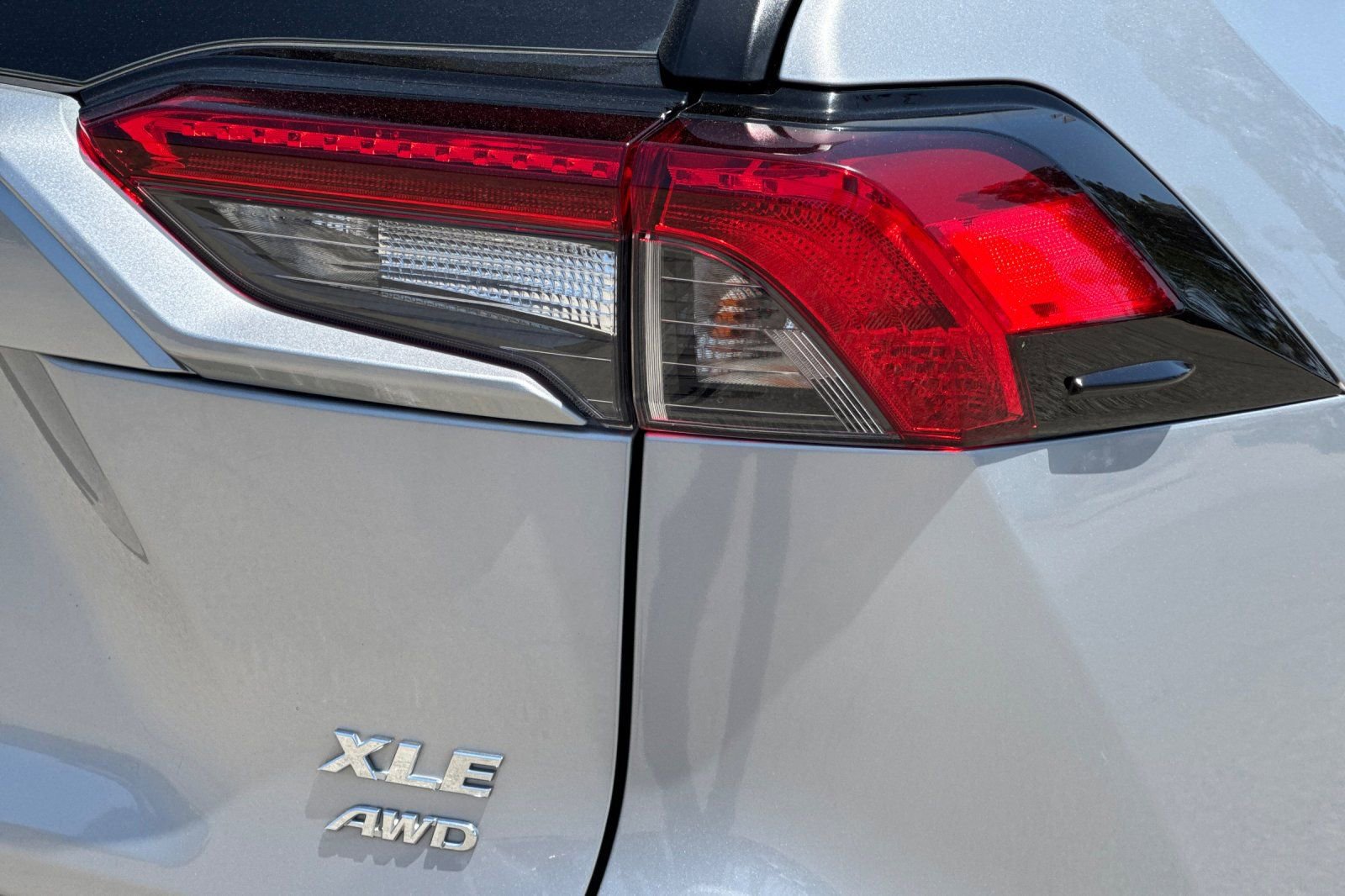 Used 2021 Toyota RAV4 XLE w/ Carpet Mat Package (TMS) AWD/4WD image 27