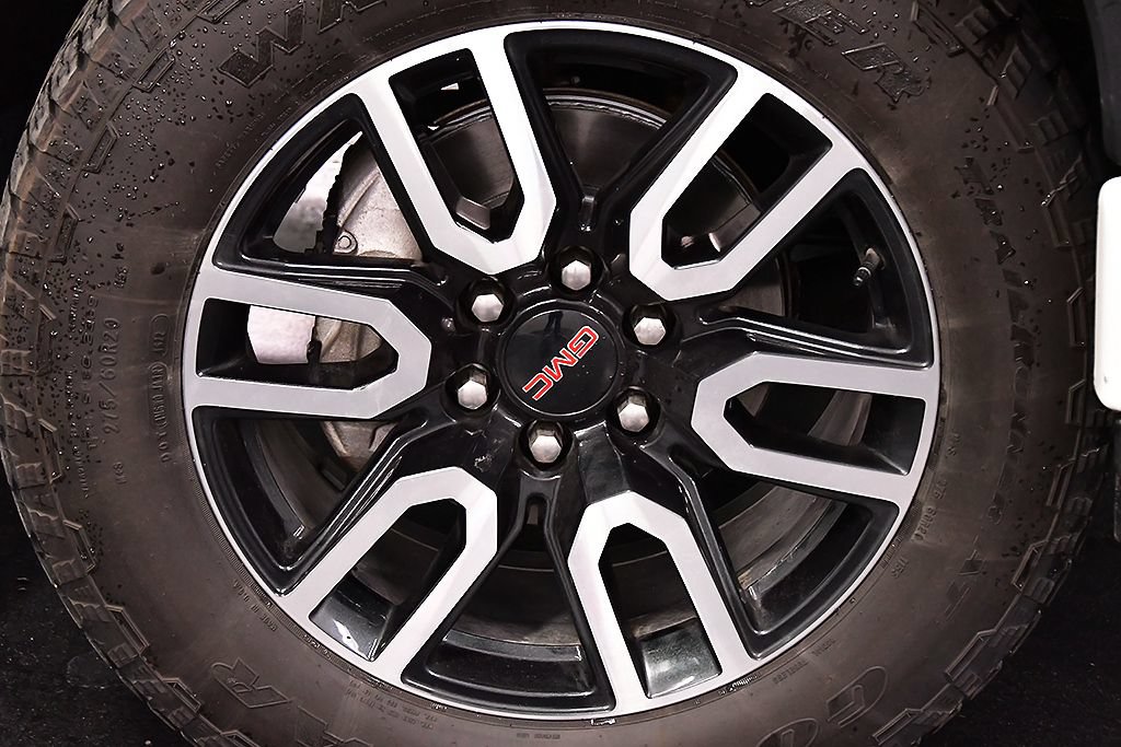 Used 2023 GMC Sierra 1500 AT4 w/ Technology Package AWD/4WD image 11