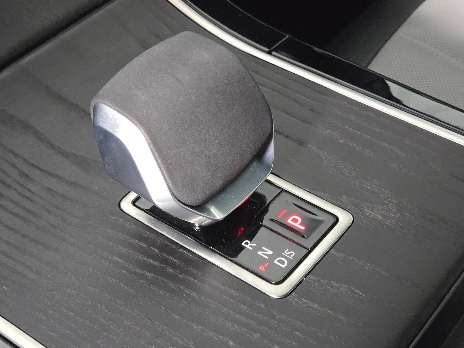 Used 2026 Land Rover Range Rover Evoque Dynamic SE AWD/4WD image 30