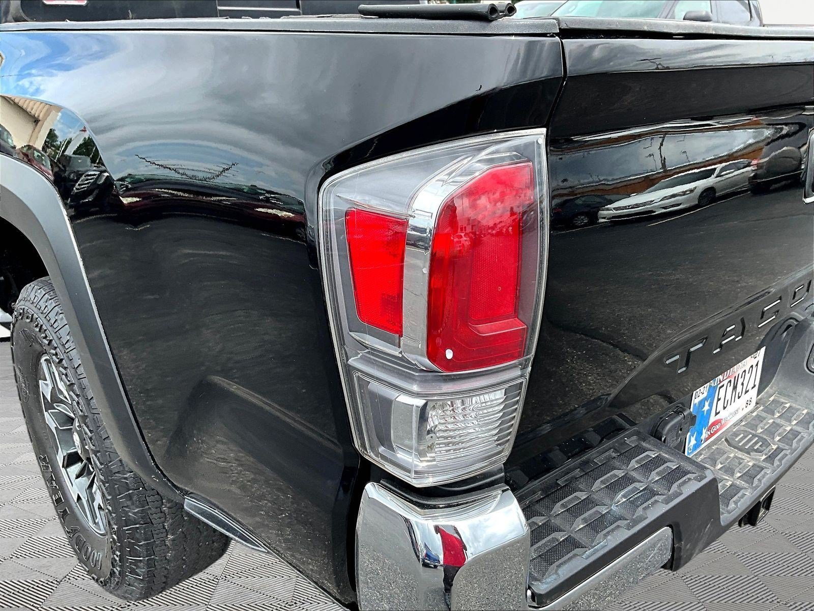 Used 2023 Toyota Tacoma TRD Off-Road AWD/4WD image 23