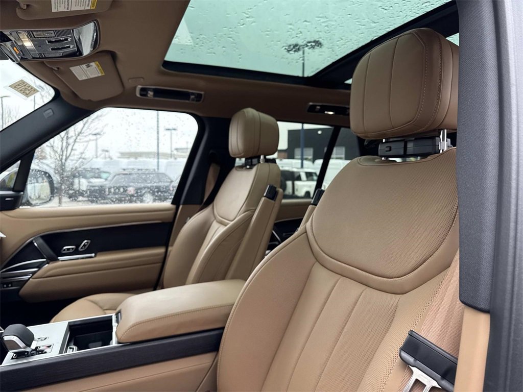 New 2025 Land Rover Range Rover SE image 21