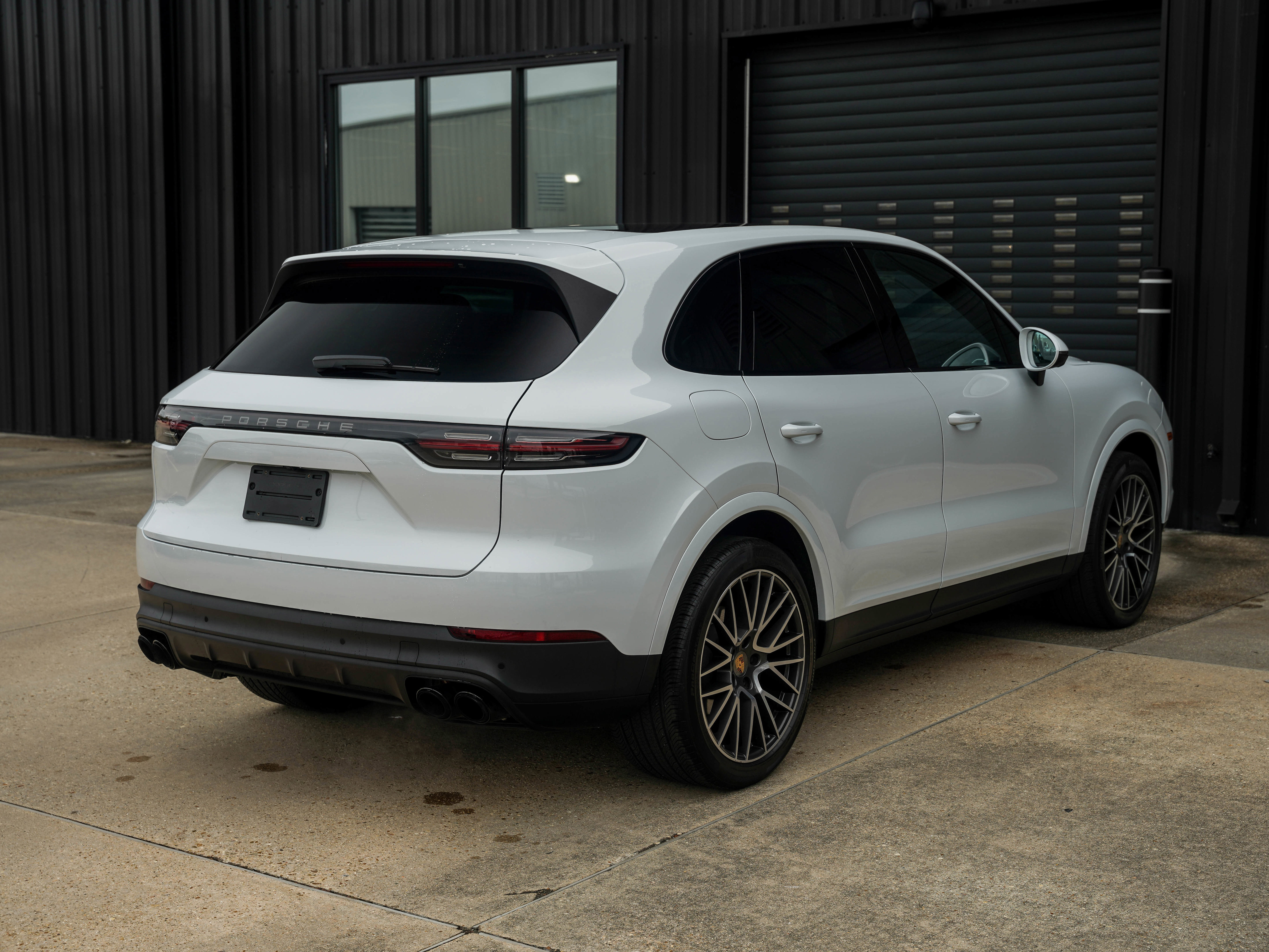 Certified 2022 Porsche Cayenne Platinum Edition image 10