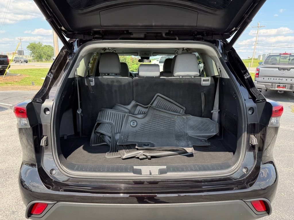 Used 2022 Toyota Highlander LE FWD image 48