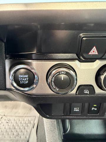 Used 2023 Toyota Tacoma SR5 AWD/4WD image 16