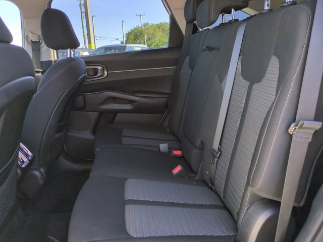 Used 2023 Kia Sorento LX image 14
