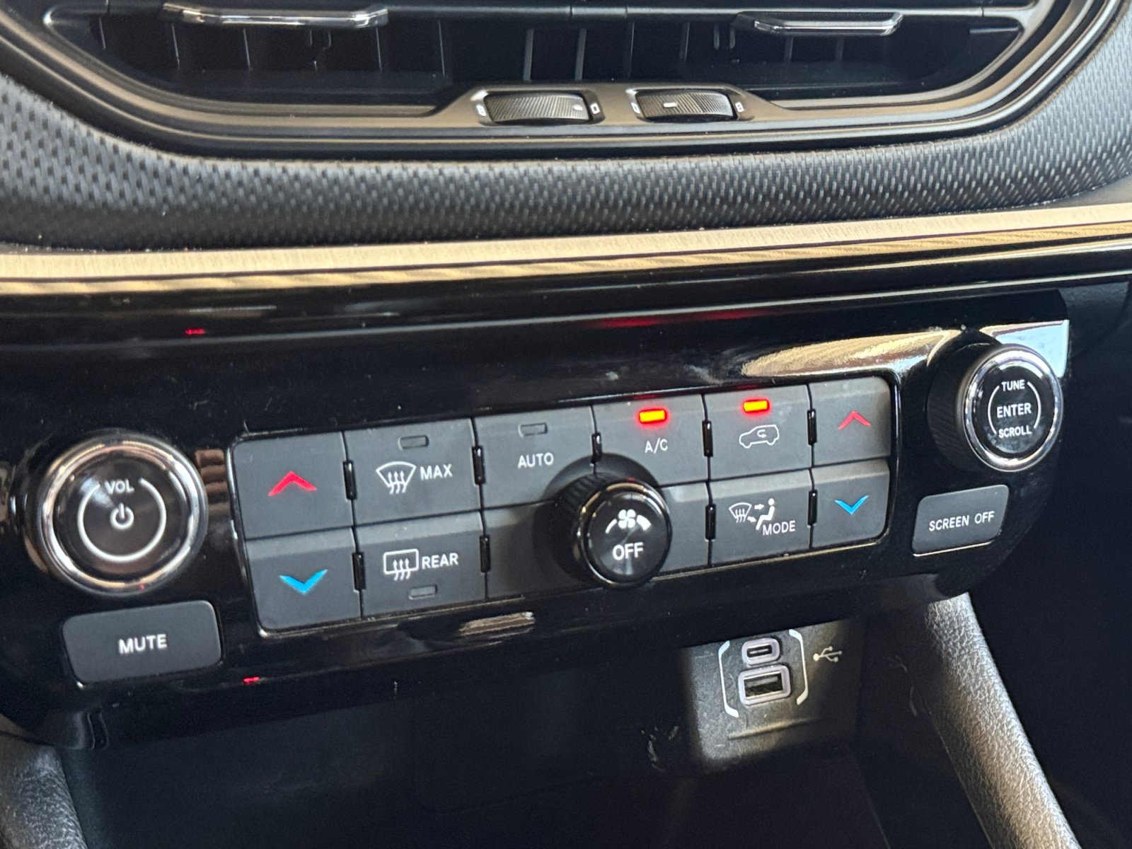 Used 2025 Jeep Compass Trailhawk AWD/4WD image 22