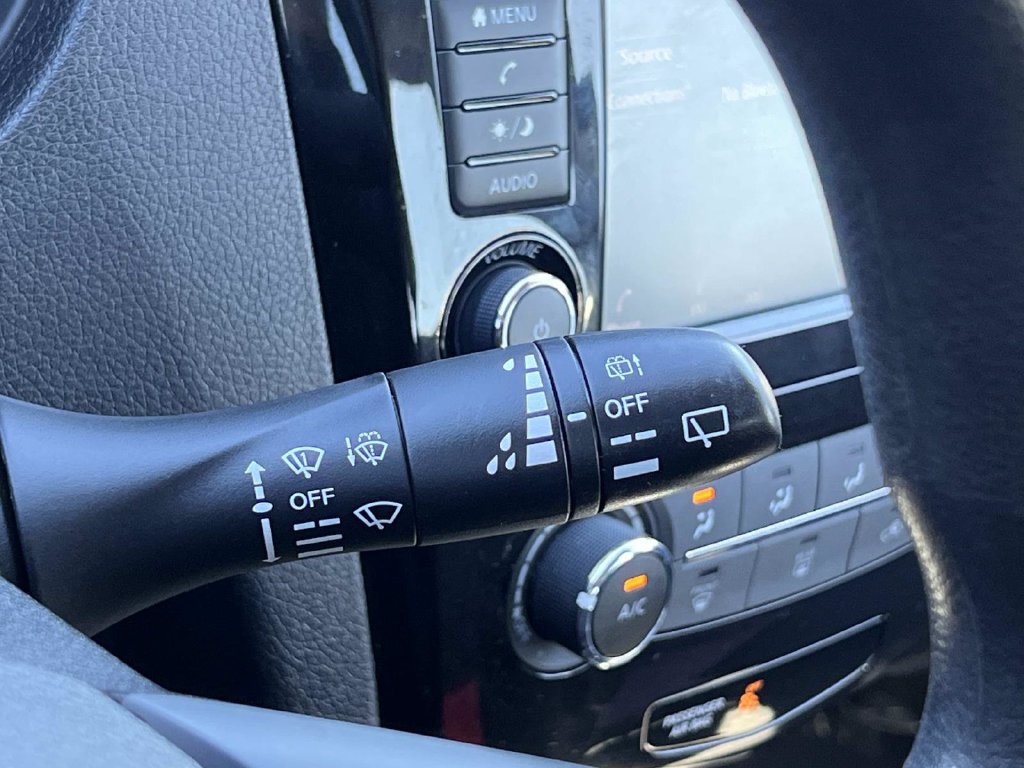 Used 2019 Nissan Rogue S FWD image 29
