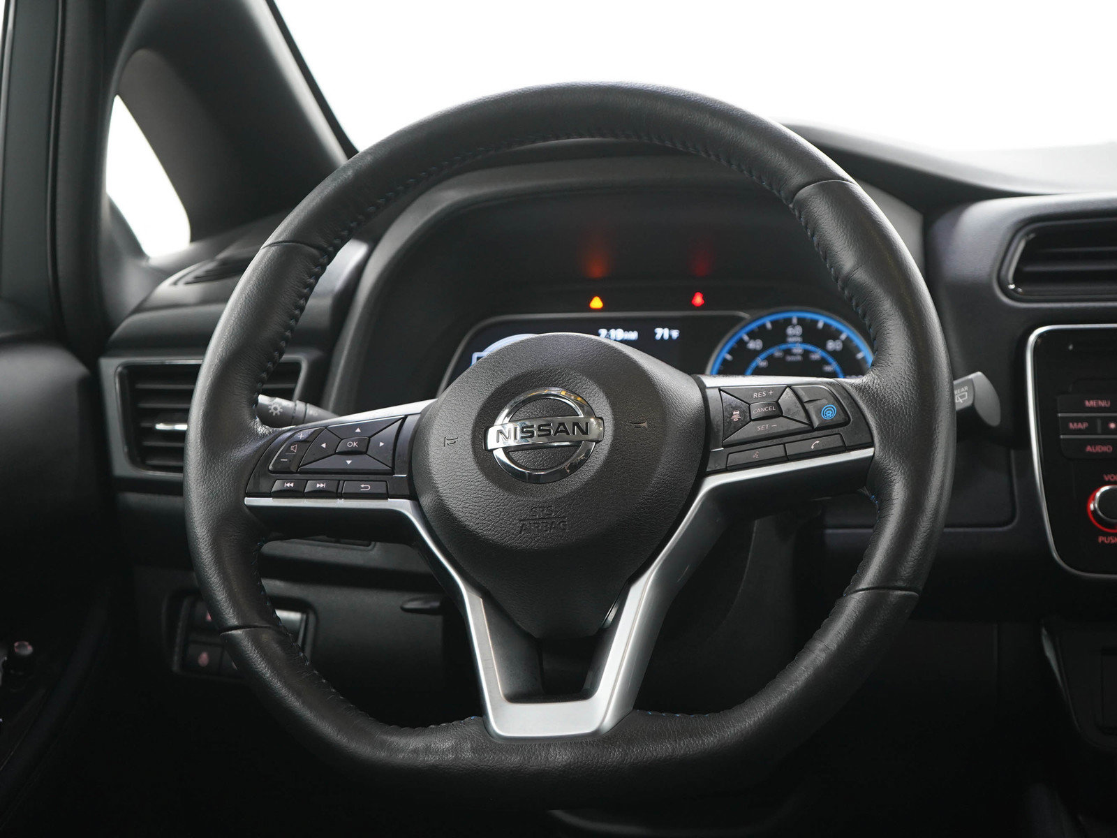 Used 2018 Nissan Leaf SV w/ SV Technology Package FWD image 16