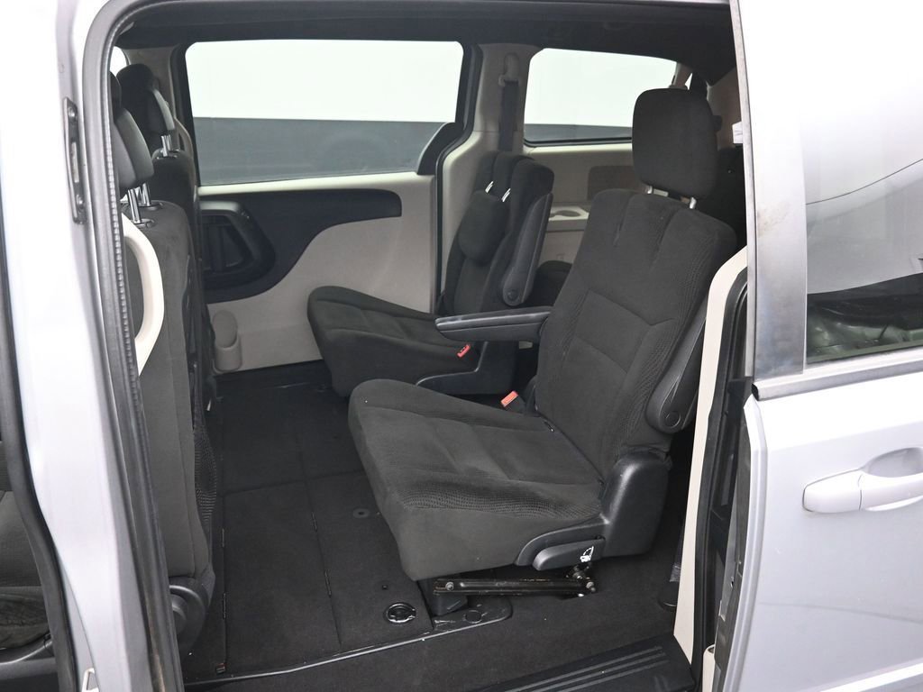 Used 2016 Dodge Grand Caravan SE FWD image 19