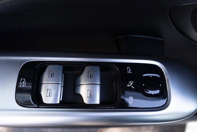 Used 2022 Mercedes-Benz C 300 Sedan image 14