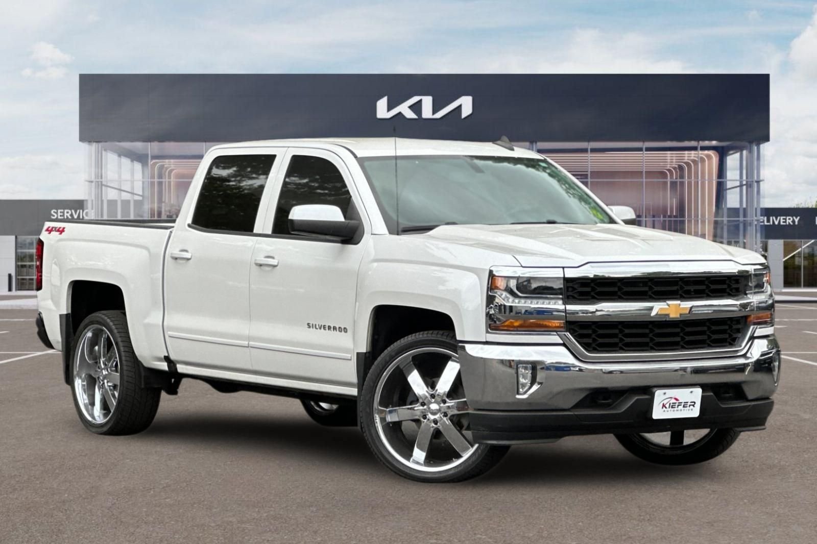 Used 2018 Chevrolet Silverado 1500 LT w/ All Star Edition AWD/4WD image 2